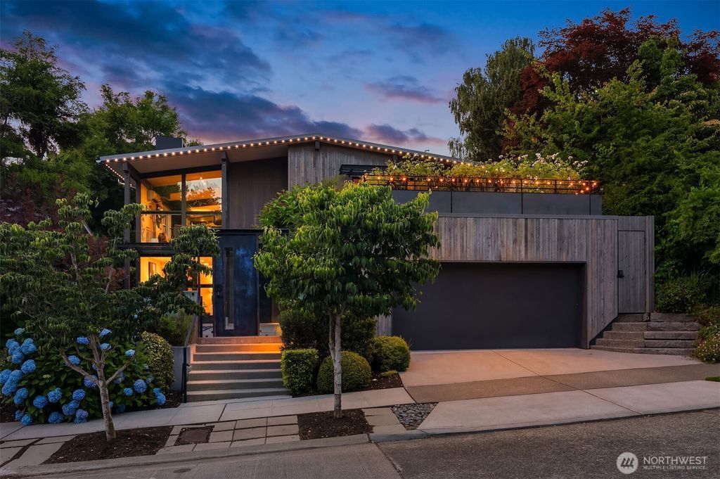 Photo of 3908 NE 38th Street, Seattle, WA 98105 (MLS # 2545487)
