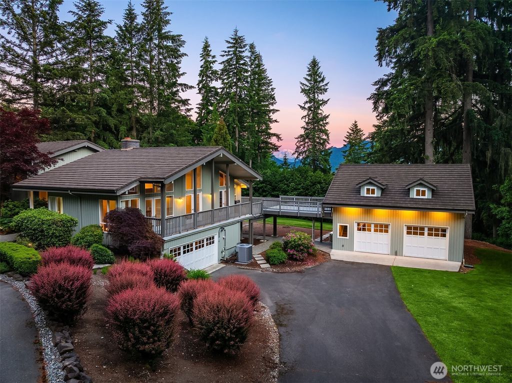 Photo of 21429 SE 39th Street, Sammamish, WA 98075 (MLS # 2347591)