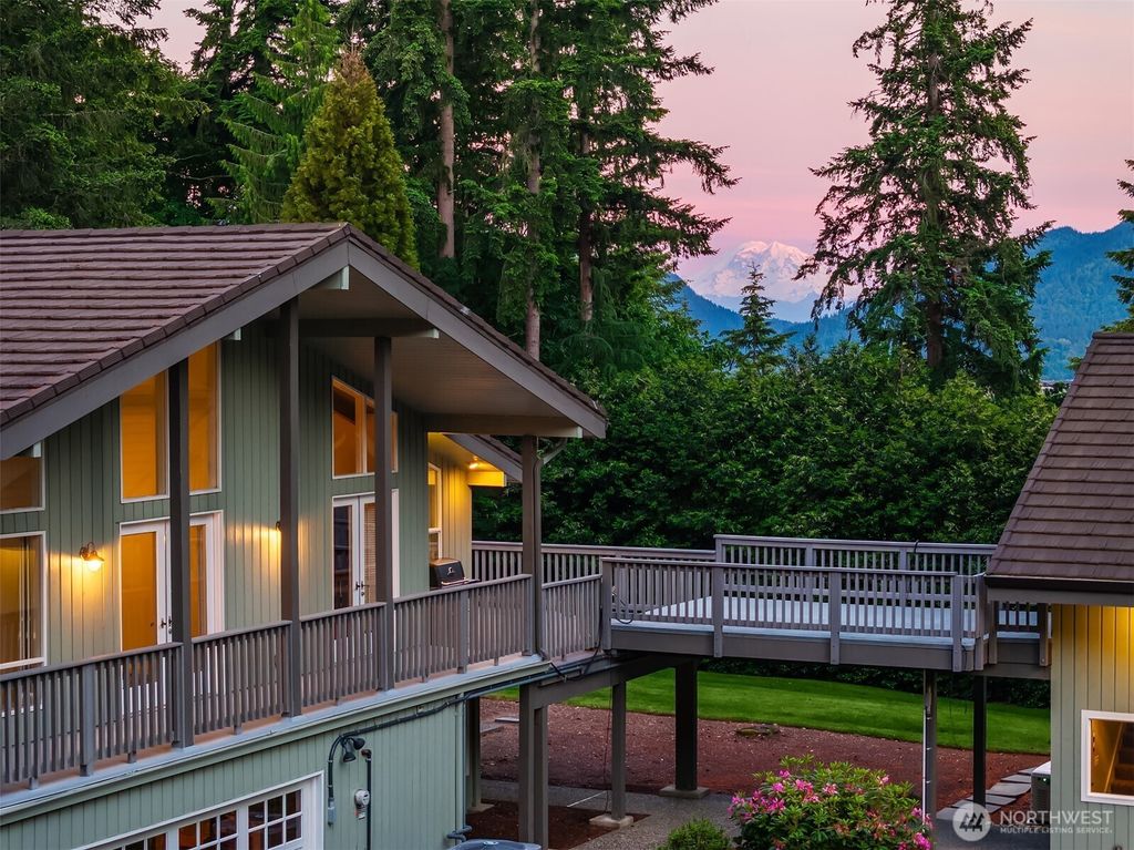 Photo of 21429 SE 39th Street, Sammamish, WA 98075 (MLS # 2347591)