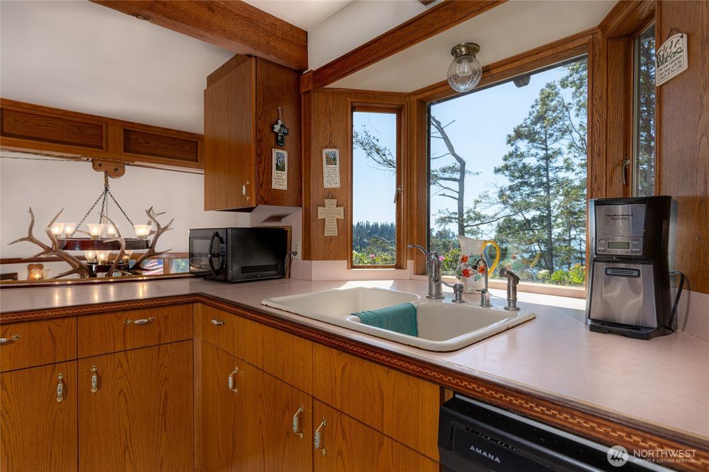 listing image 9369423294519939040