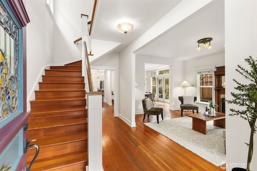 Photo of 2446 Queen Anne Avenue N, Seattle, WA 98109 (MLS # 2454614)