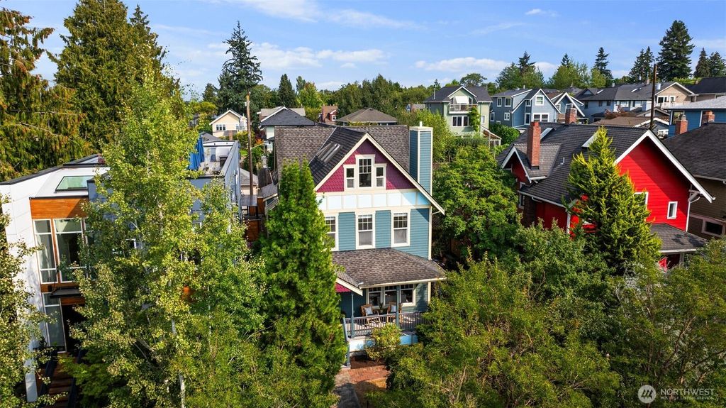 Photo of 2446 Queen Anne Avenue N, Seattle, WA 98109 (MLS # 2454614)