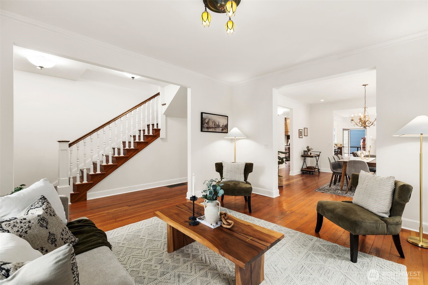 2446 Queen Anne Avenue N