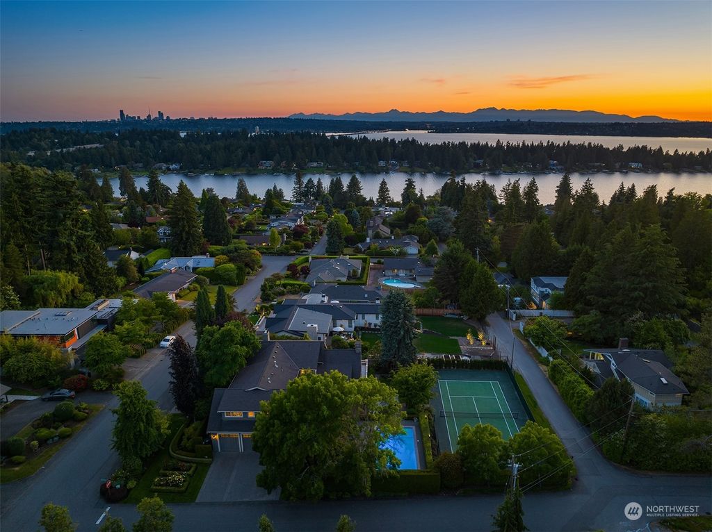 Photo of 9240 NE 37th Place, Yarrow Point, WA 98004 (MLS # 2077174)