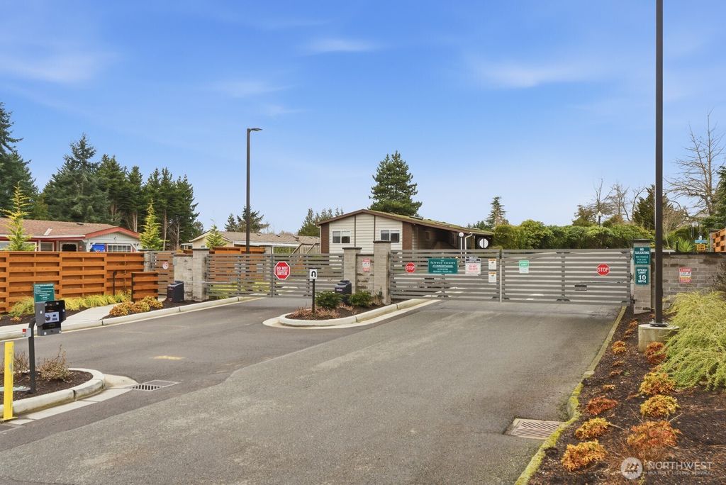 Photo of 1427 100th Street SW #39, Everett, WA 98204 (MLS # 2465484)