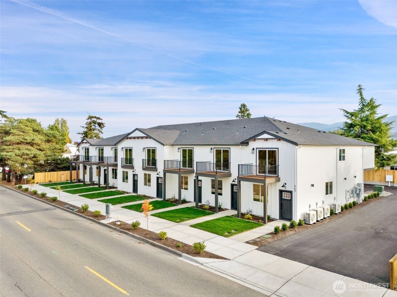 669 W Hendrickson 6