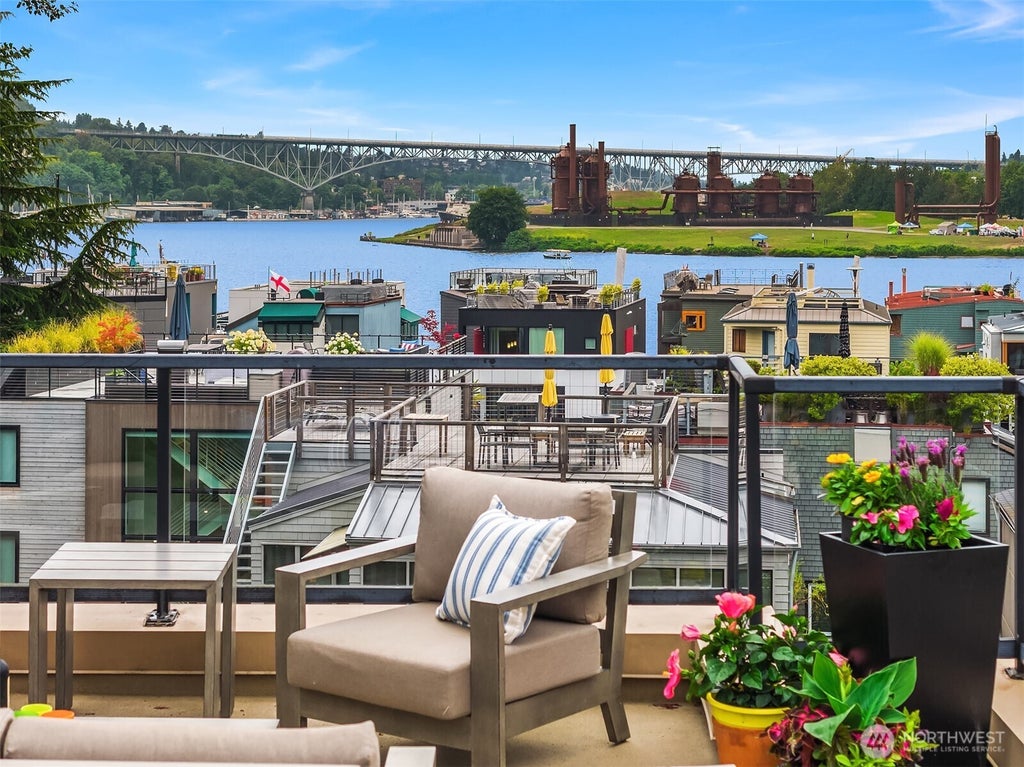 Photo of 80 E Roanoke Street #2, Seattle, WA 98102 (MLS # 2594608)