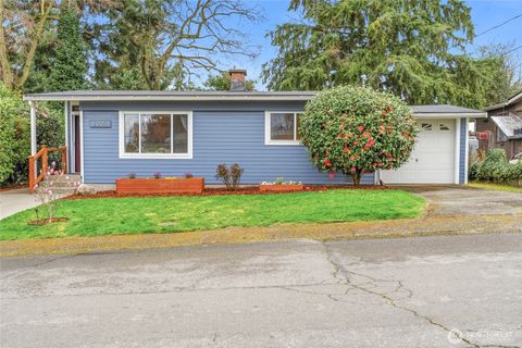 Photo of 2300 NE 8th Place, Renton, WA 98056 (MLS # 2516559)