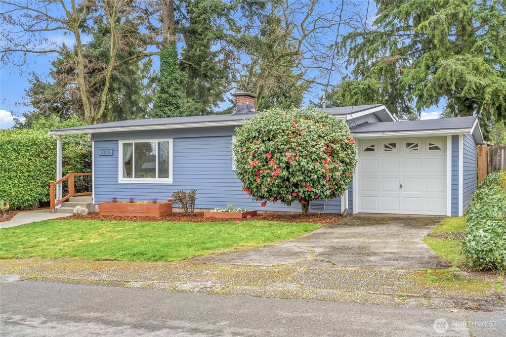 Photo of 2300 NE 8th Place, Renton, WA 98056 (MLS # 2516559)