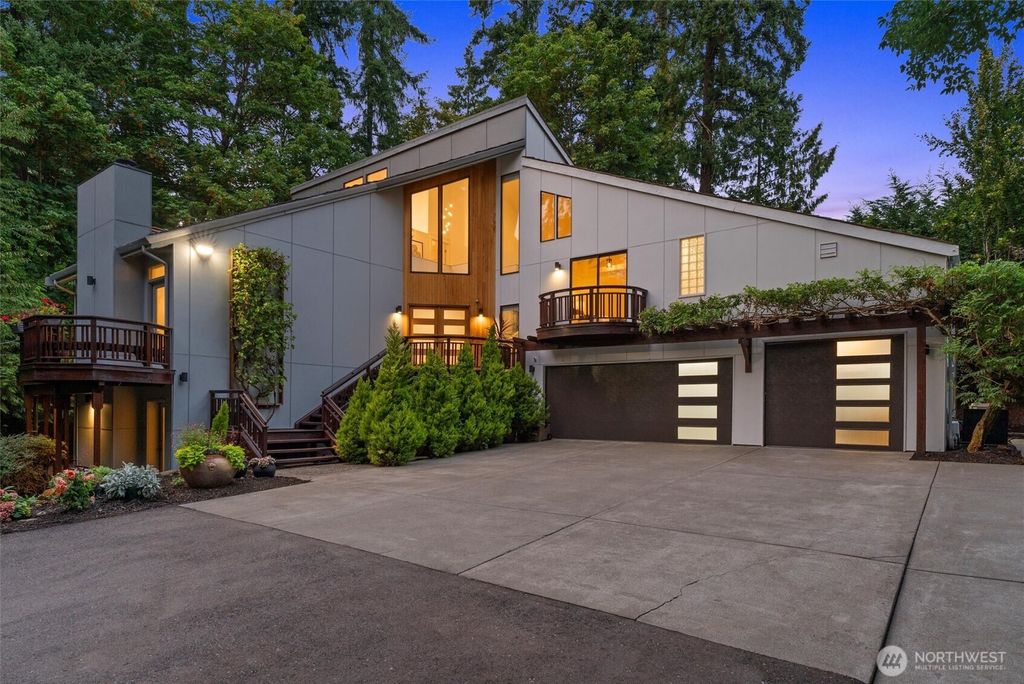 Photo of 10058 SE 16th Street, Bellevue, WA 98004 (MLS # 2420660)