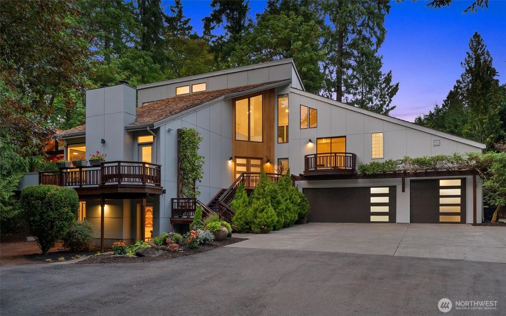 Photo of 10058 SE 16th Street, Bellevue, WA 98004 (MLS # 2420660)