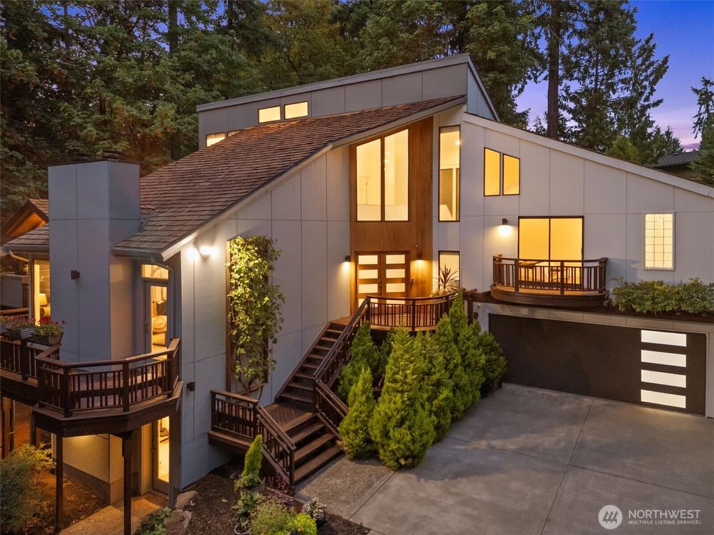 Photo of 10058 SE 16th Street, Bellevue, WA 98004 (MLS # 2420660)