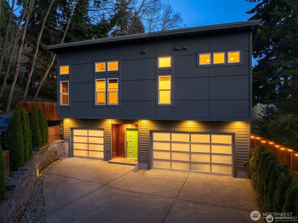 Photo of 2662 E Lake Sammamish Parkway #B, Sammamish, WA 98074 (MLS # 2495677)