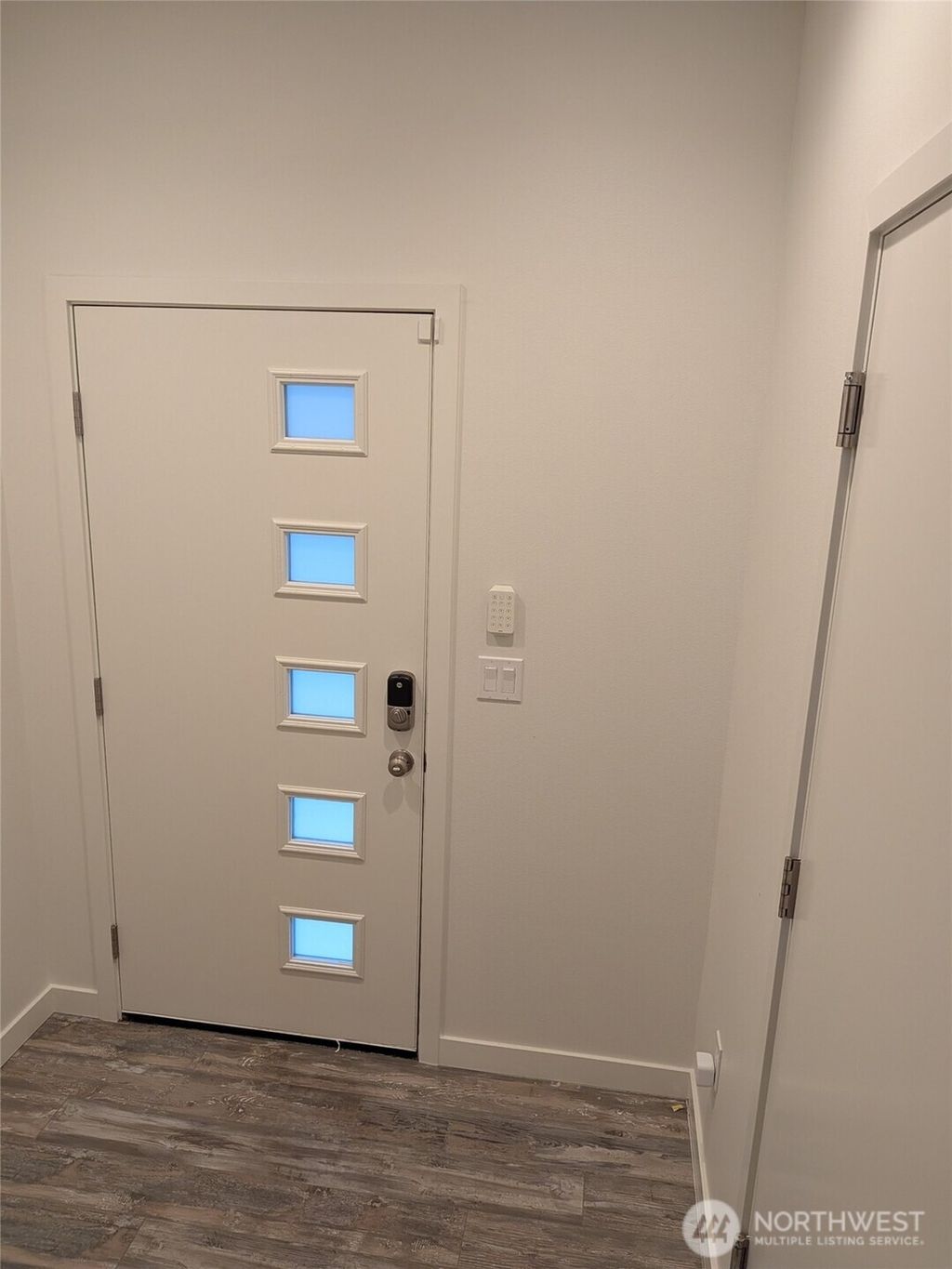 Photo of 2662 E Lake Sammamish Parkway #B, Sammamish, WA 98074 (MLS # 2495677)