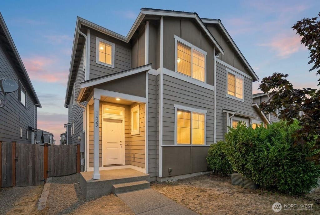 Photo of 1433 E 48th Street, Tacoma, WA 98404 (MLS # 2572642)