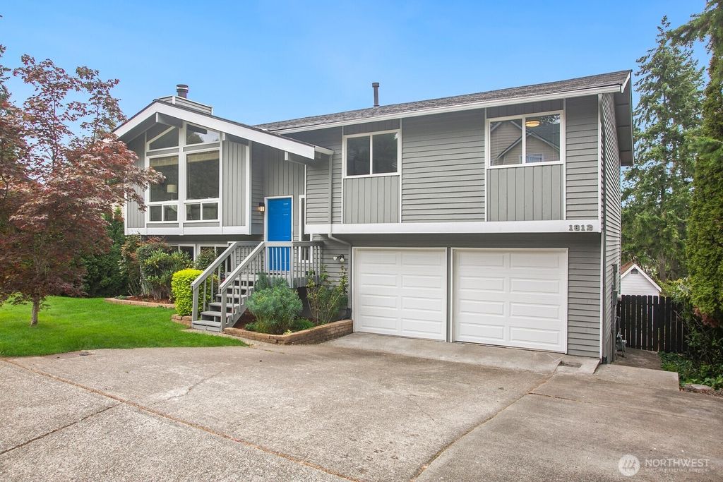 Photo of 1812 Ferndale Avenue SE, Renton, WA 98058 (MLS # 2416979)