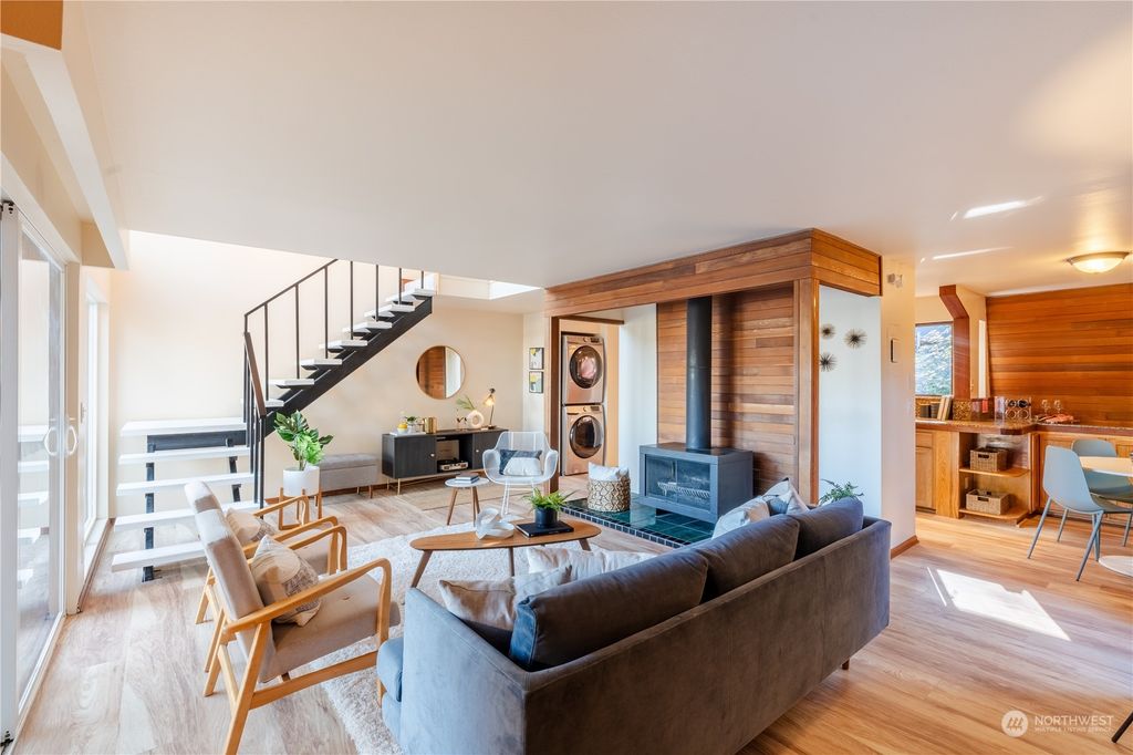 Photo of 10743 Burke Avenue N #5, Seattle, WA 98133 (MLS # 2212742)