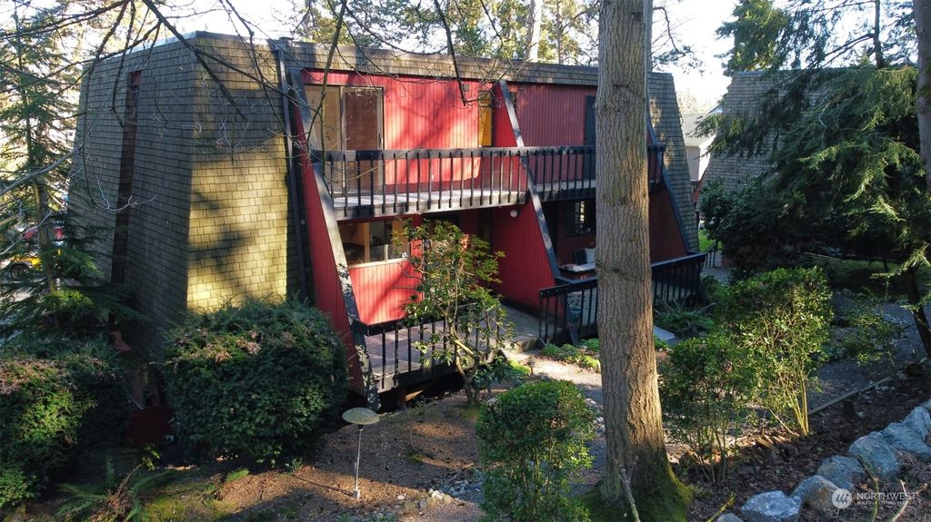 Photo of 10743 Burke Avenue N #5, Seattle, WA 98133 (MLS # 2212742)