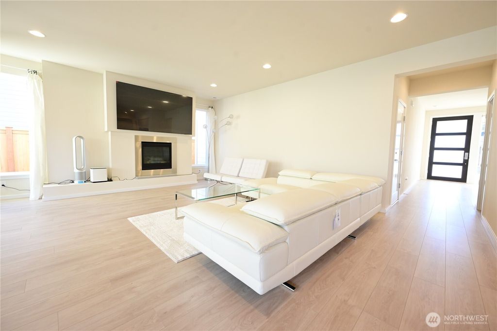 Photo of 16327 25th St E St, Lake Tapps, WA 98391 (MLS # 2486057)