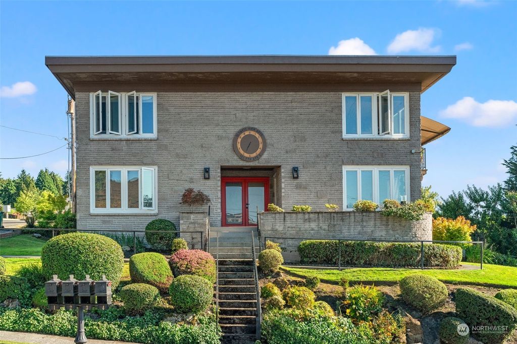 Photo of 121 7th Avenue S, Kirkland, WA 98033 (MLS # 2272690)