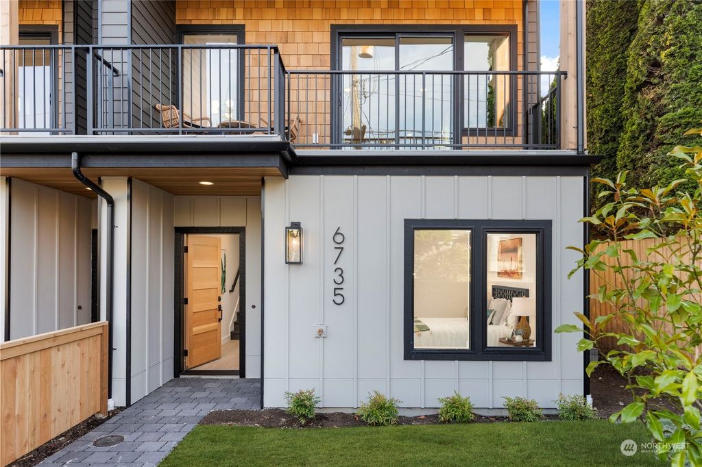 Photo of 6735 11th Avenue NW, Seattle, WA 98117 (MLS # 2126617)
