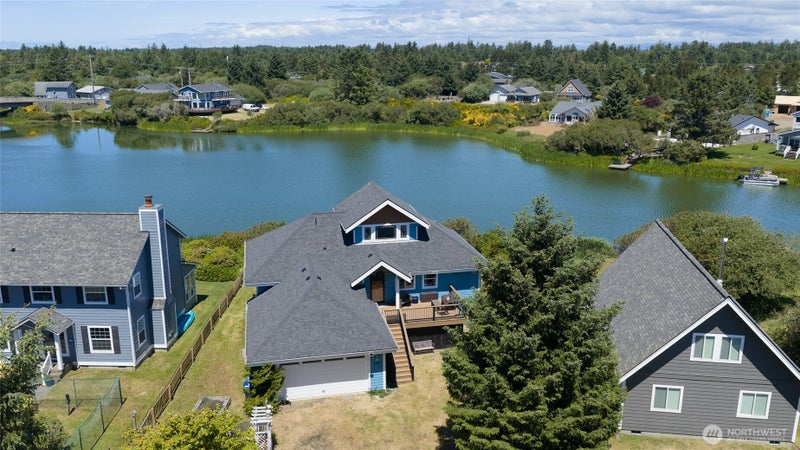 142 Sea Breeze Loop SE