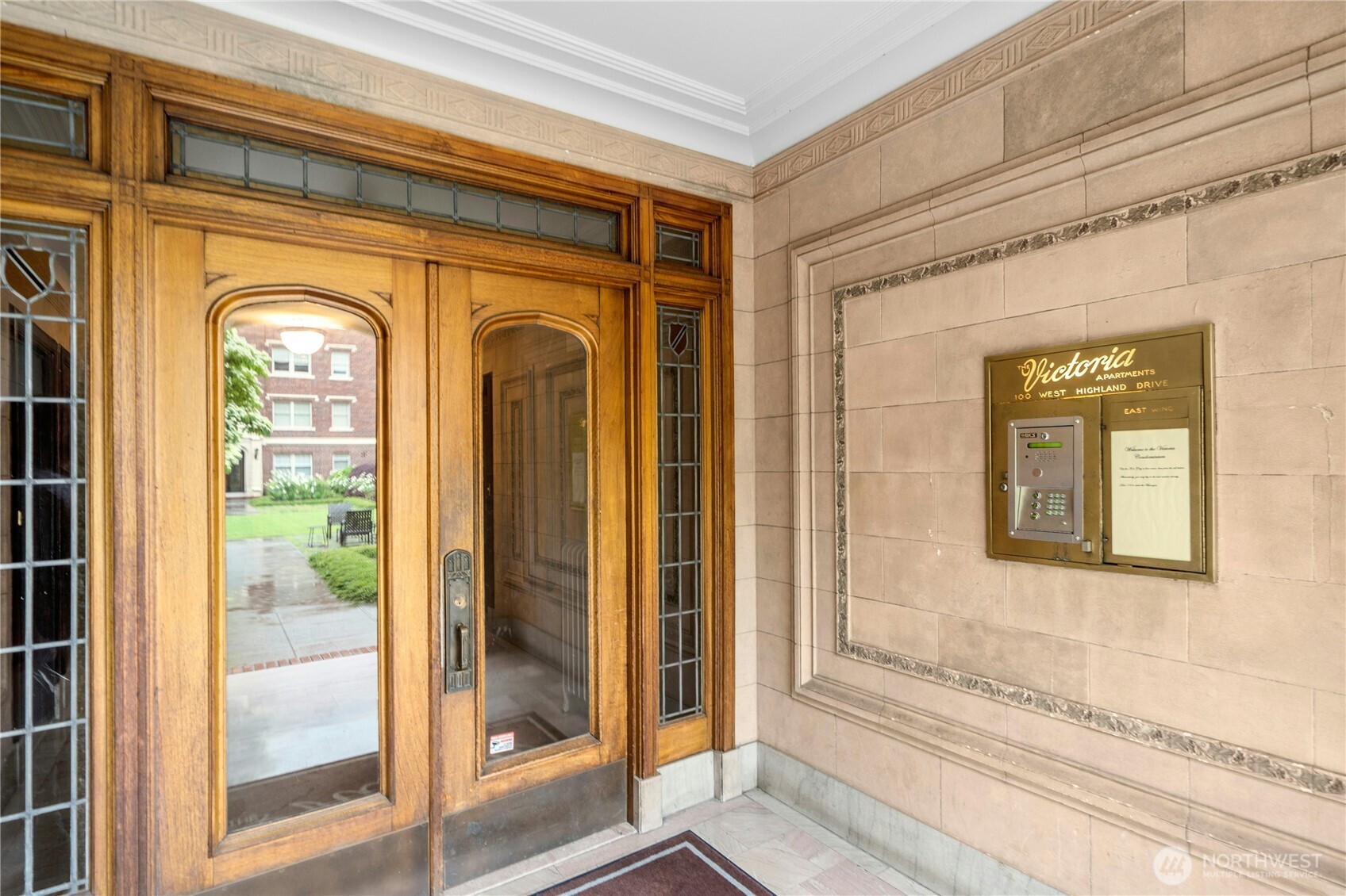 100 W Highland Drive 404