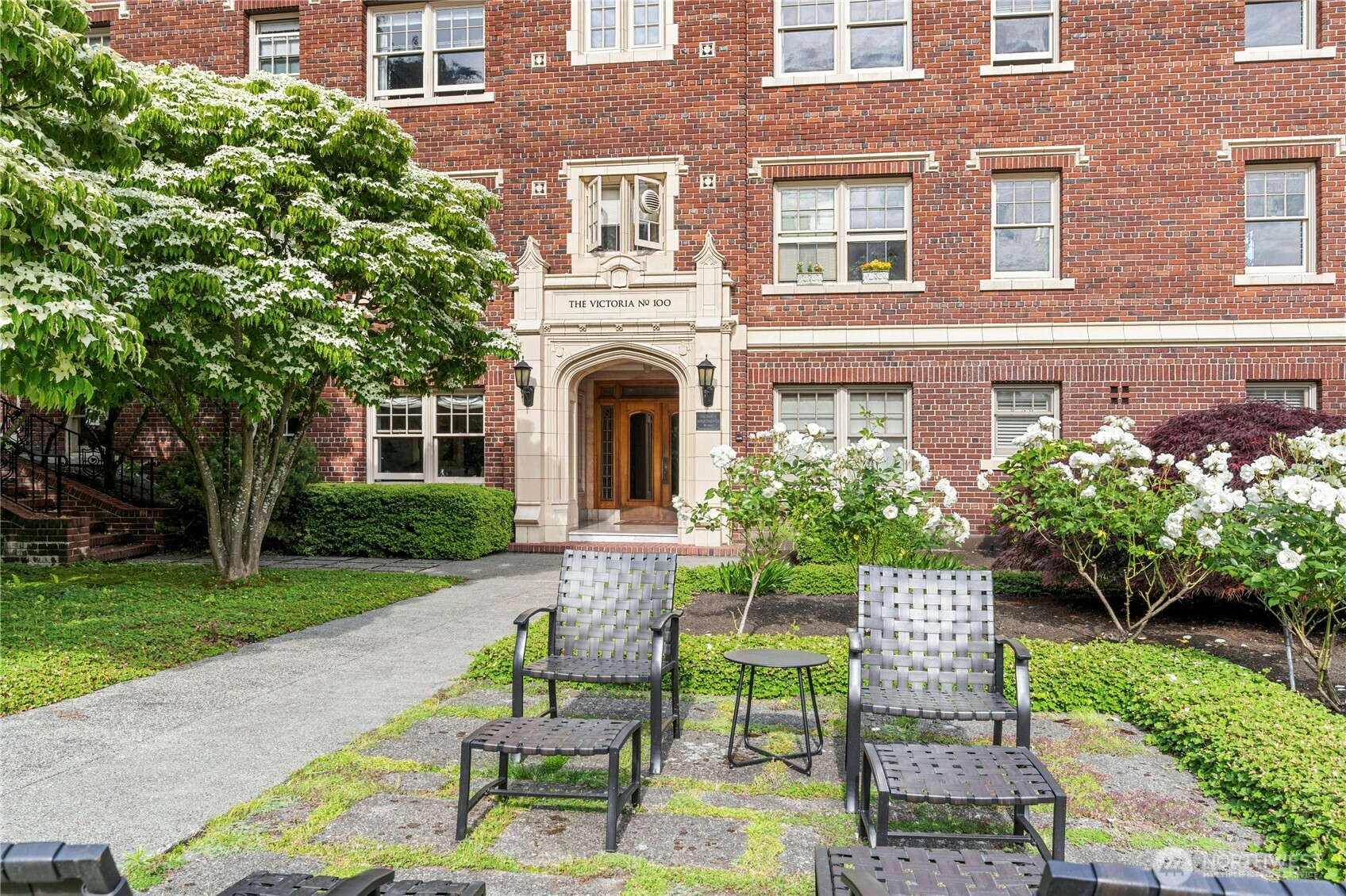 100 W Highland Drive 404