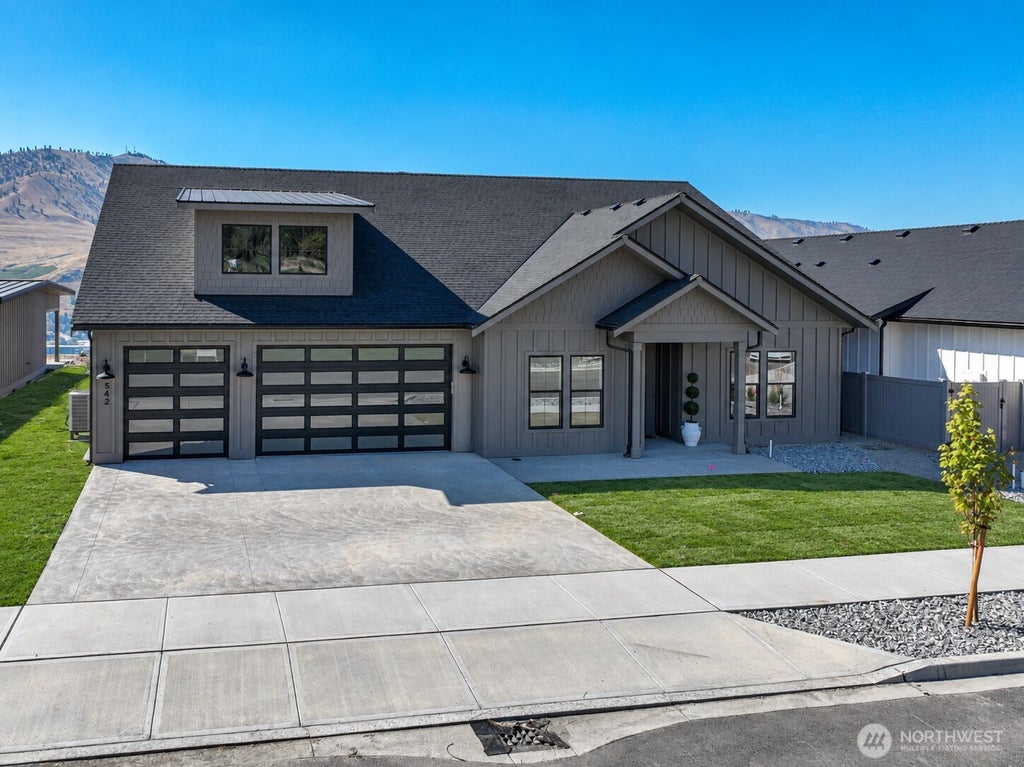 Photo of 542 Harvest Ridge Dr Dr, Chelan, WA 98816 (MLS # 2570288)