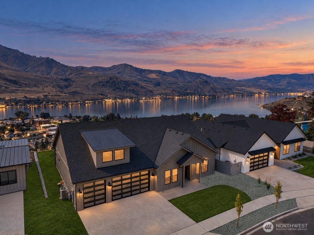 Photo of 542 Harvest Ridge Dr Dr, Chelan, WA 98816 (MLS # 2570288)