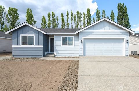 Photo of 615 N Oak Street, Tieton, WA 98947 (MLS # 2528023)