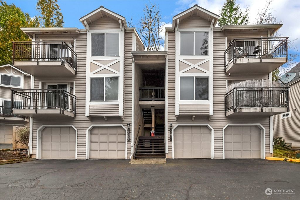 Photo of 12619 NE 170th Lane, Woodinville, WA 98072 (MLS # 2040485)