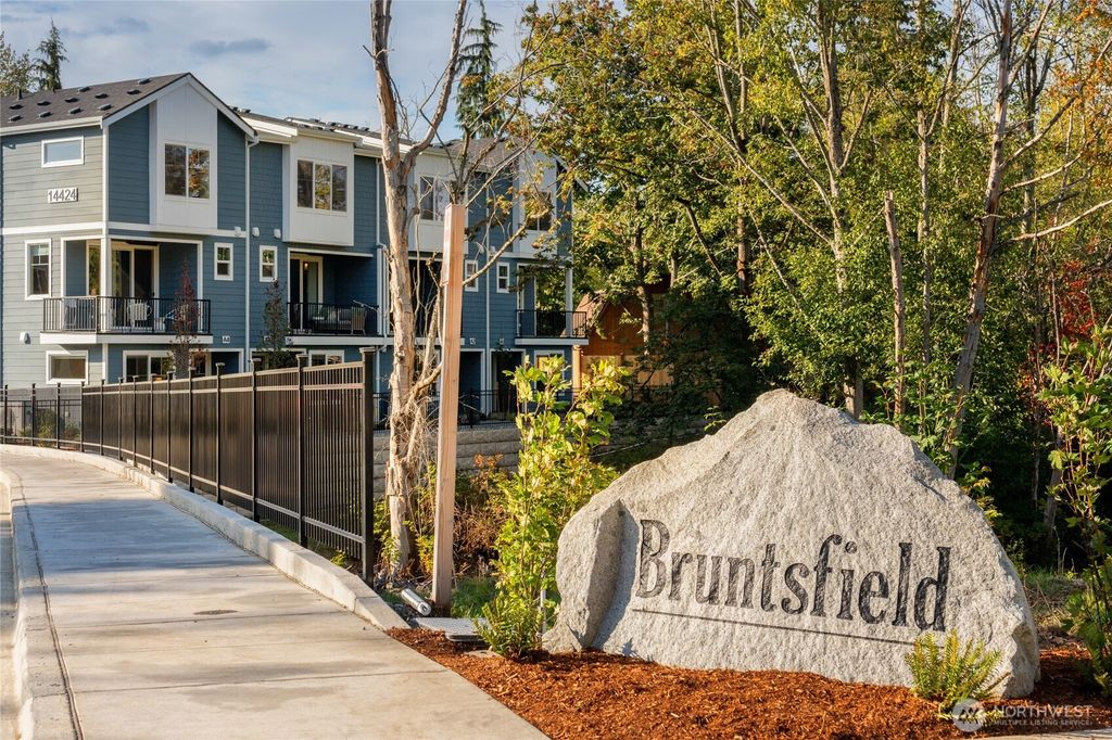 Photo of 14424 Madison Way #D6, Lynnwood, WA 98087 (MLS # 2520083)