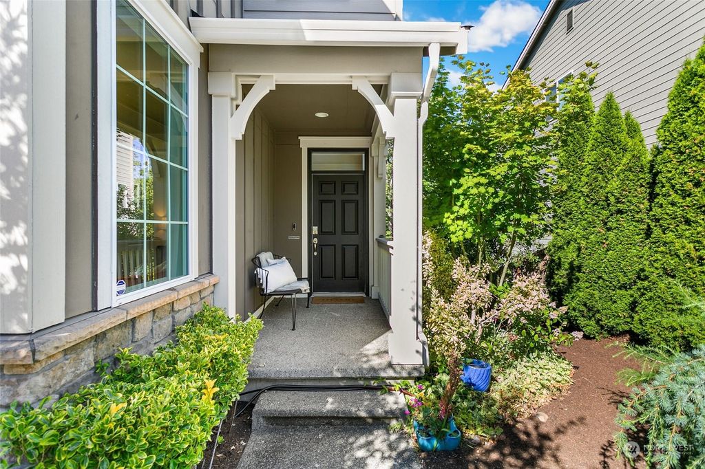 Photo of 17454 NE 98th Way, Redmond, WA 98052 (MLS # 2139474)