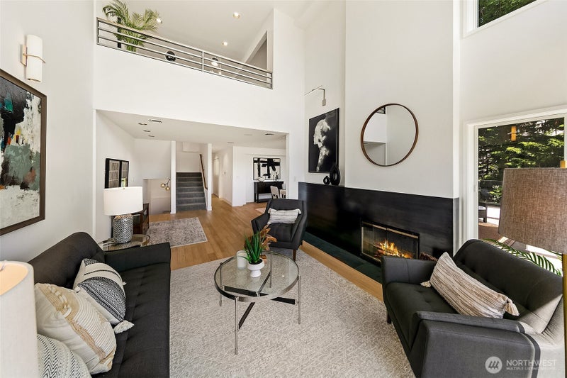 2400 Aurora Avenue N 210