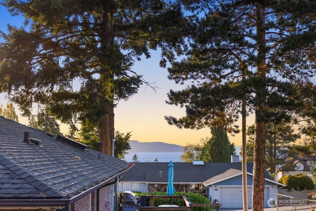 Photo of 1212 S 230th Street, Des Moines, WA 98198 (MLS # 2446163)
