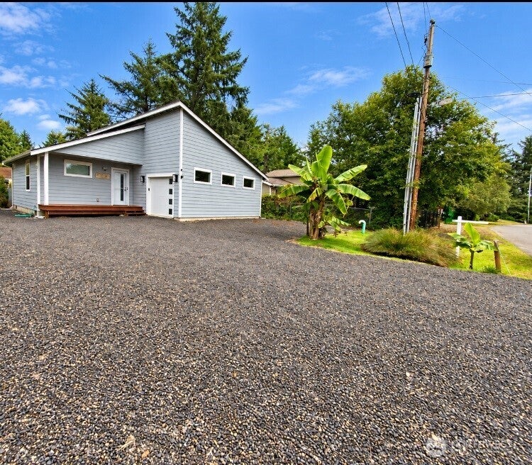 146 N Port Loop NW