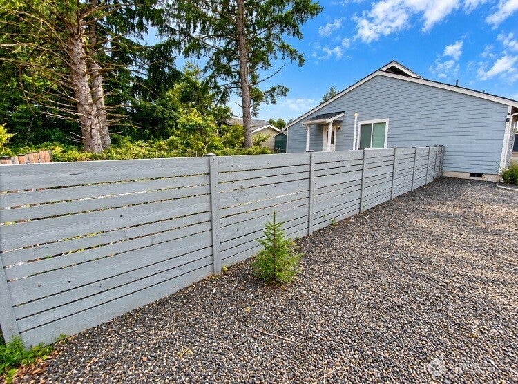146 N Port Loop NW