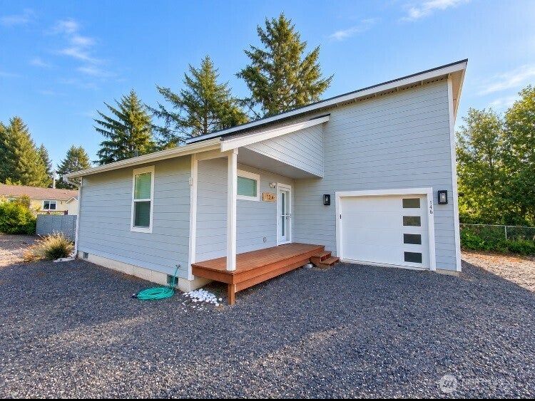 146 N Port Loop NW