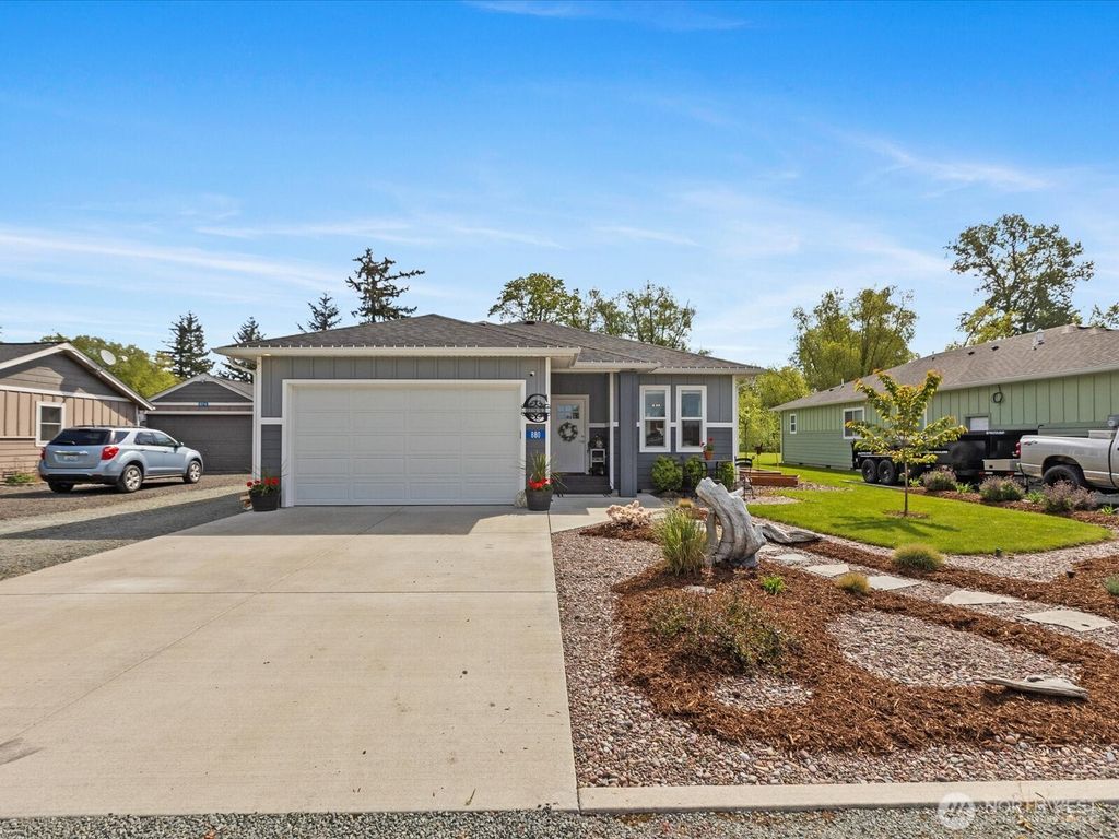Photo of 880 S Pine Street, Burlington, WA 98233 (MLS # 2458199)