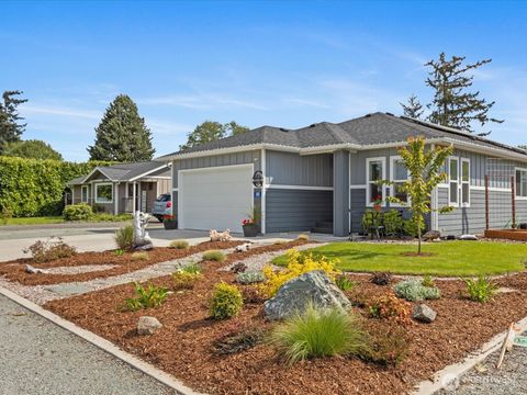 Photo of 880 S Pine Street, Burlington, WA 98233 (MLS # 2458199)