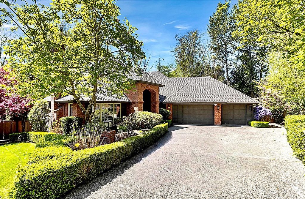 Photo of 17034 SE 47th Court, Bellevue, WA 98006 (MLS # 2063371)
