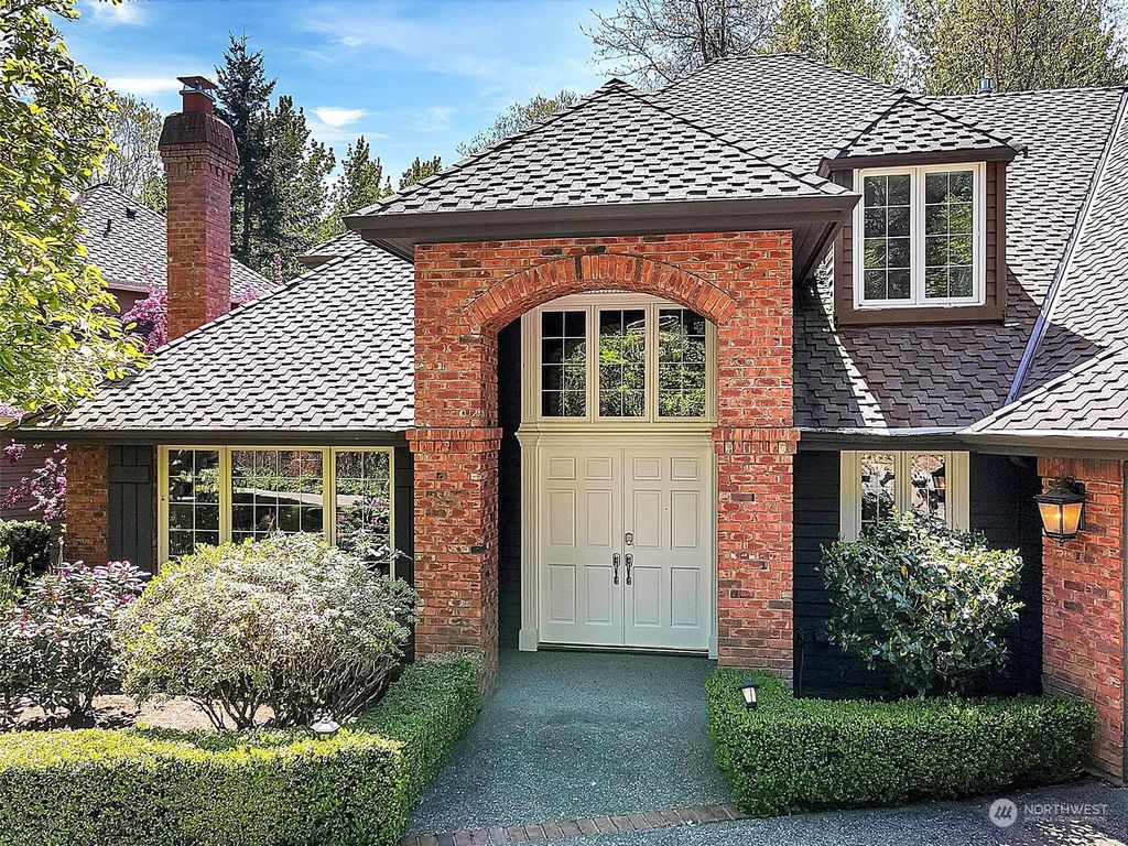 Photo of 17034 SE 47th Court, Bellevue, WA 98006 (MLS # 2063371)