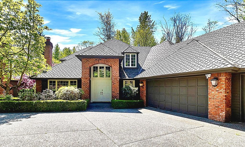 Photo of 17034 SE 47th Court, Bellevue, WA 98006 (MLS # 2063371)