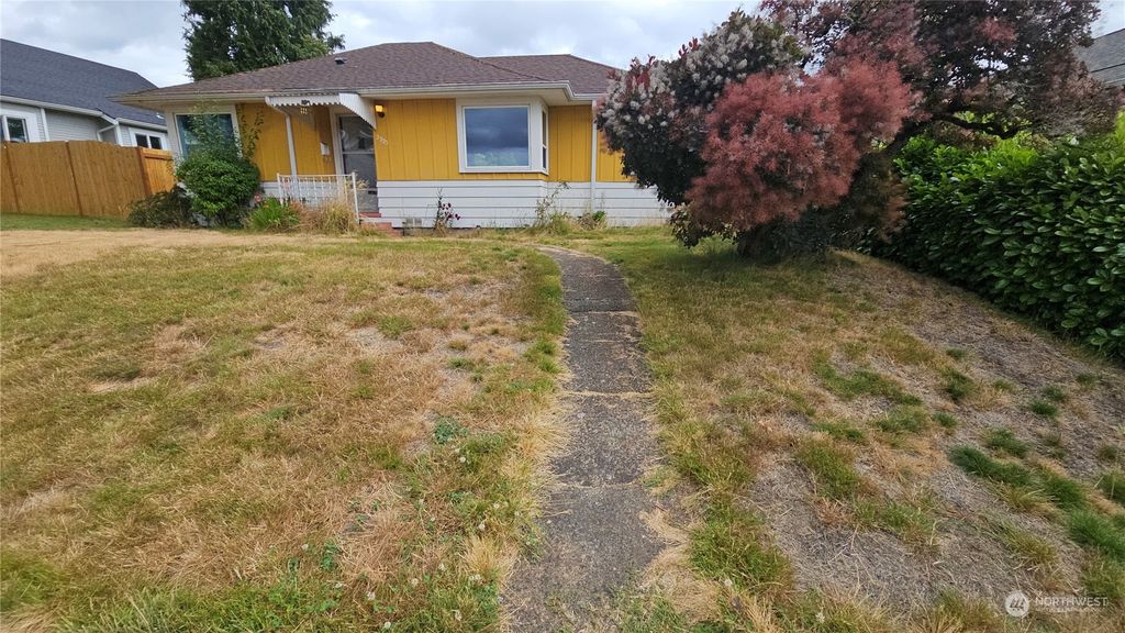 Photo of 2325 State Street, Everett, WA 98201 (MLS # 2271458)