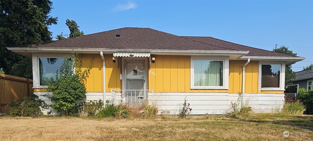 Photo of 2325 State Street, Everett, WA 98201 (MLS # 2271458)