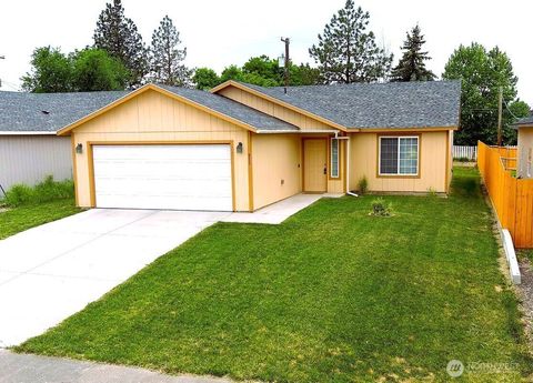 Photo of 511 S Main Street, Warden, WA 98857 (MLS # 2526382)