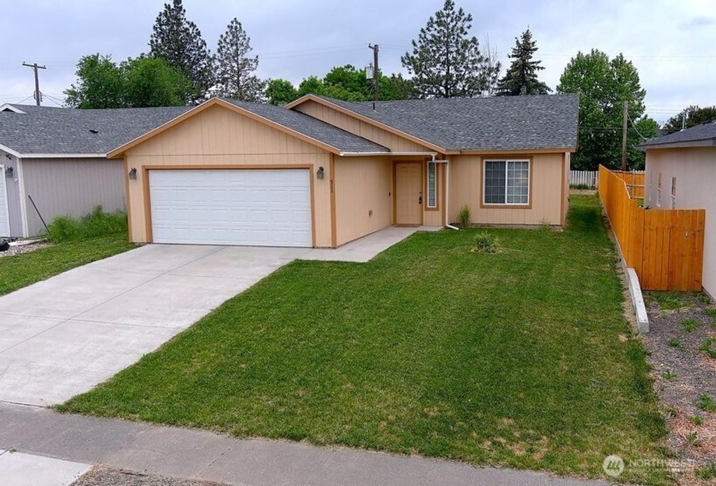 Photo of 511 S Main Street, Warden, WA 98857 (MLS # 2526382)