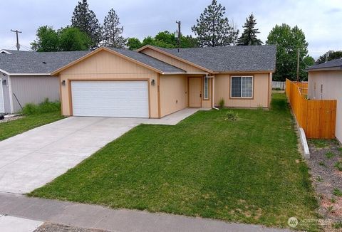 Photo of 511 S Main Street, Warden, WA 98857 (MLS # 2526382)