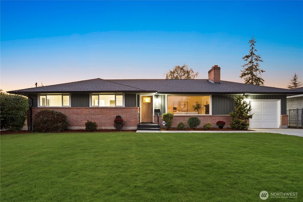 Photo of 708 Waverly Avenue, Everett, WA 98201 (MLS # 2437320)